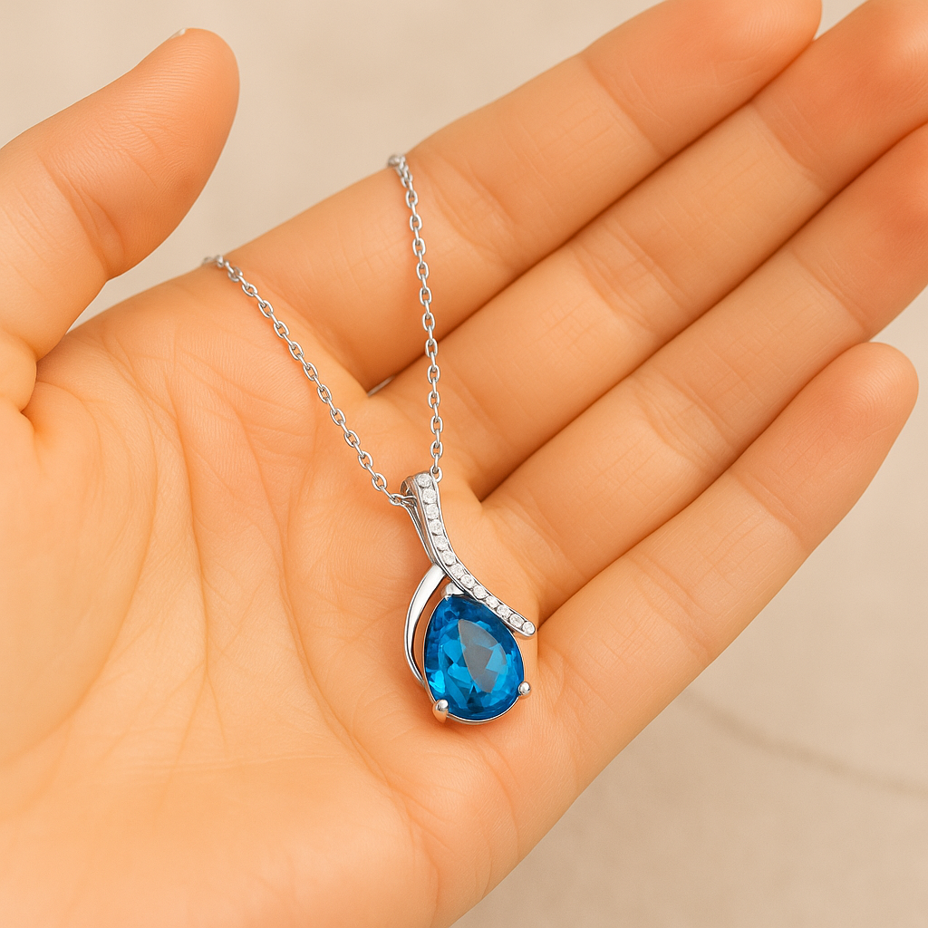 Feines Collier mit 1.25 ct Blau Topas & 0.05 ct Created Diamond – 18K Gold veredelt, 925er Silber & verstellbare Ankerkette (42-45 cm)