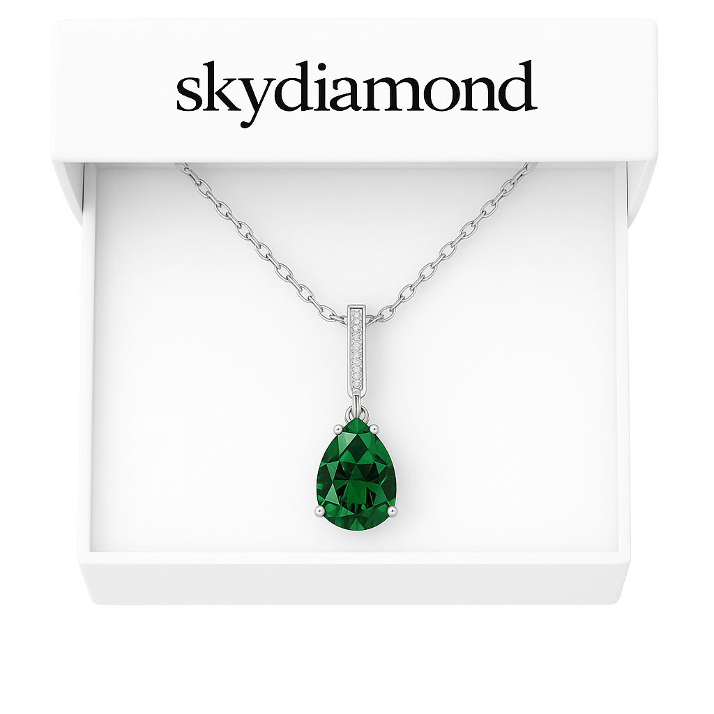 Elegantes Collier mit 2.4 ct Smaragd Behandelt – 925er Silber & 18K Gold Veredelt